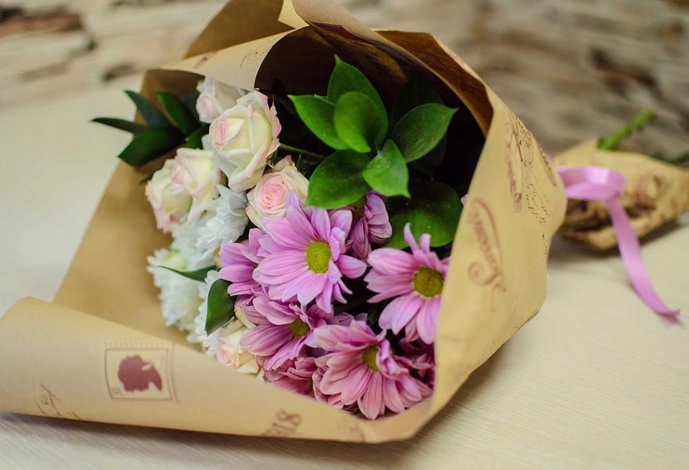 Букет улыбка в Первомайской Букет цветов из: Розы и Хризантемы в Первомайской