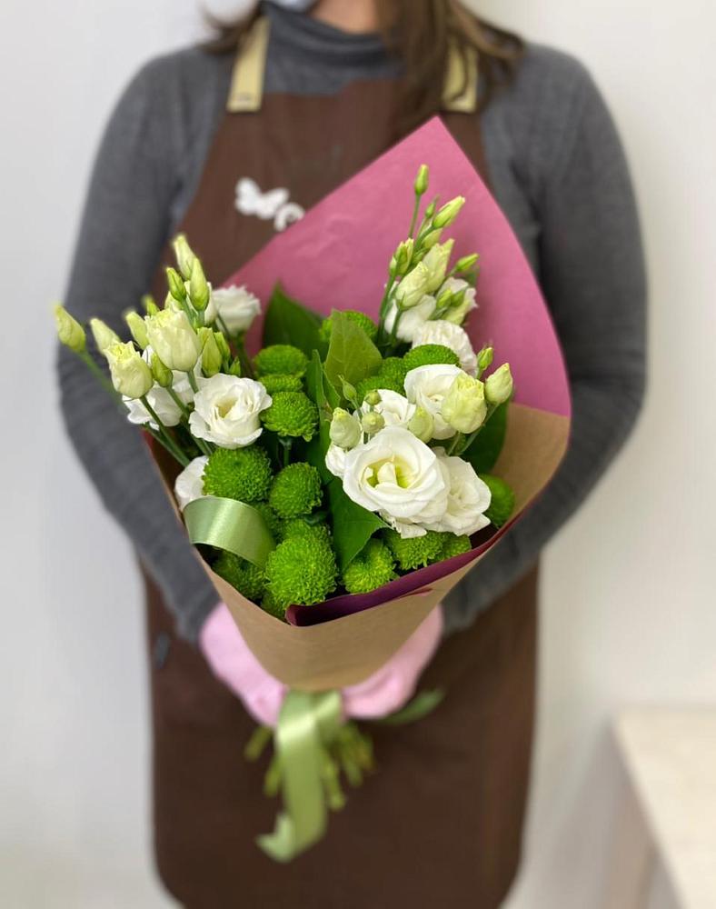 Букет морозный день в Первомайской Букет цветов из: Хризантемы и Лизиантусы в Первомайской