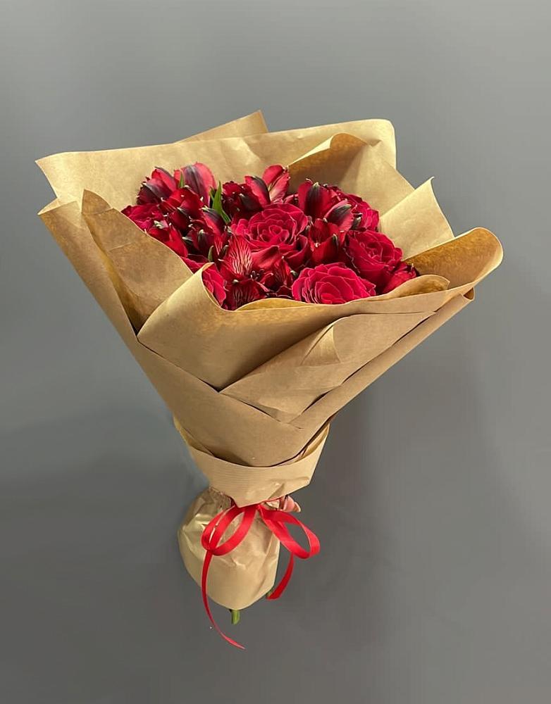 Букет прекрасной женщине в Первомайской Букет цветов из: Альстромерии и Розы в Первомайской