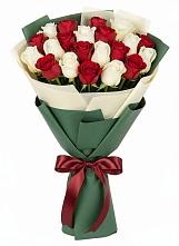 Микс из красных и белых роз в Первомайской Букет Микс из красных и белых роз в Первомайской