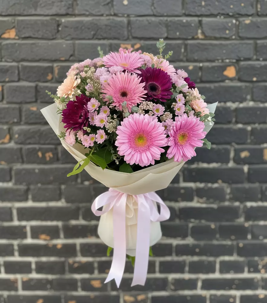 Букет яркие краски в Первомайской Букет цветов из: Герберы и Хризантемы в Первомайской