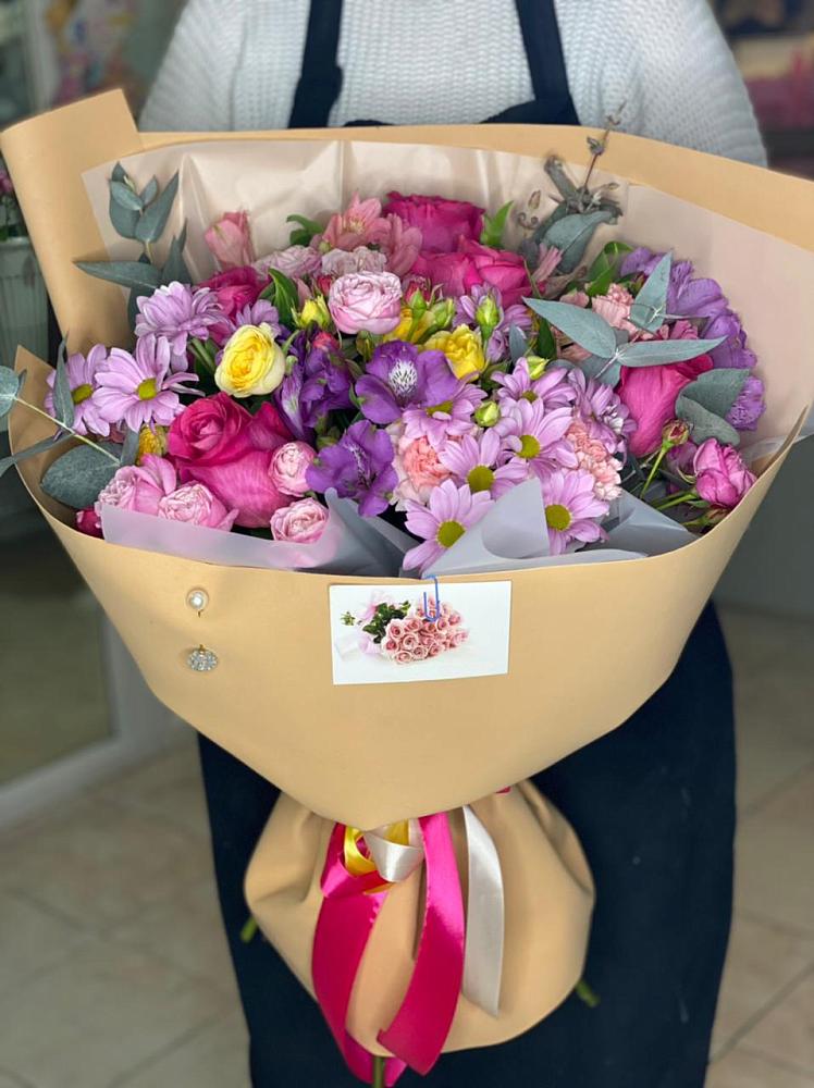 Букет вдохновленный любовью в Первомайской Букет цветов из: Хризантемы, Гвоздики и Альстромерии в Первомайской