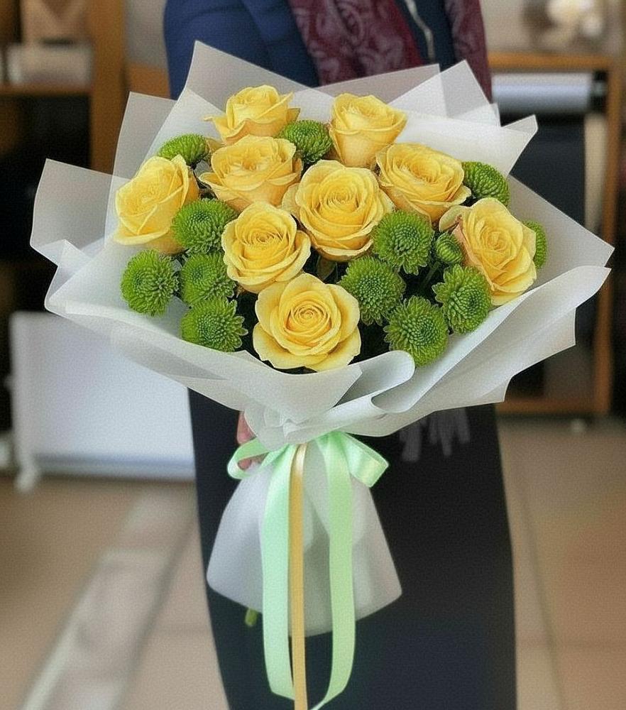Букет сочно-зеленый в Первомайской Букет цветов из: Хризантемы и Розы в Первомайской