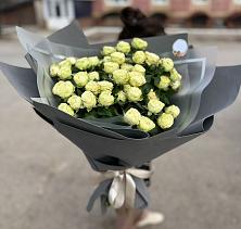 Букет Белые кустовые розы Солинеро в Первомайской