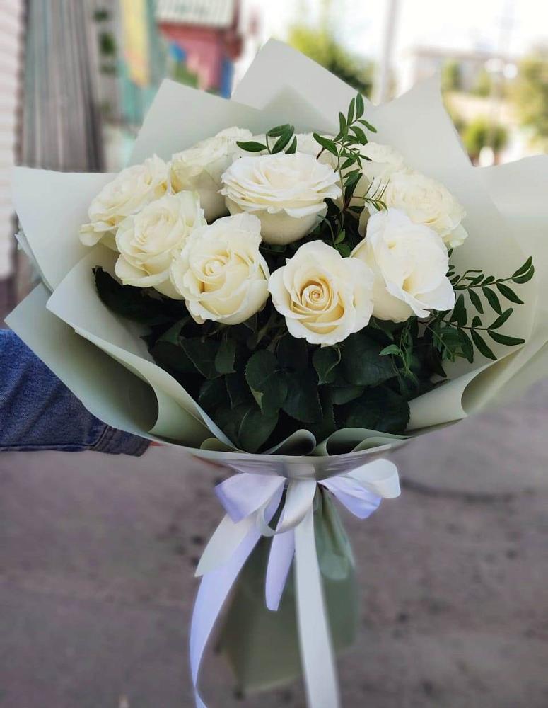 Белые розы Проуд в Первомайской Букет Белые розы Проуд в Первомайской