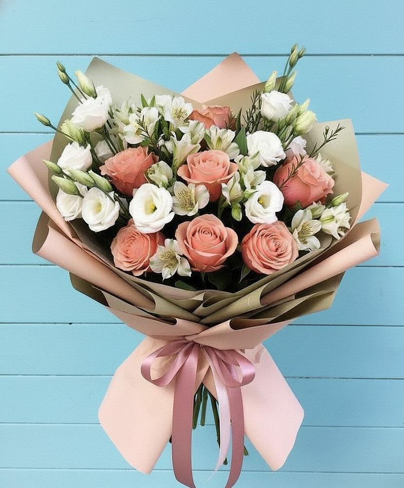 Букет олимп в Первомайской Букет цветов из: Розы, Альстромерии и Лизиантусы в Первомайской