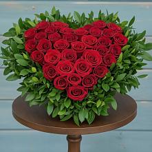 Композиция Сердце в любви в Первомайской Цветочная композиция из Розы в виде сердца в Первомайской