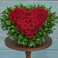 Композиция Сердце в любви в Первомайской Цветочная композиция из Розы в виде сердца в Первомайской