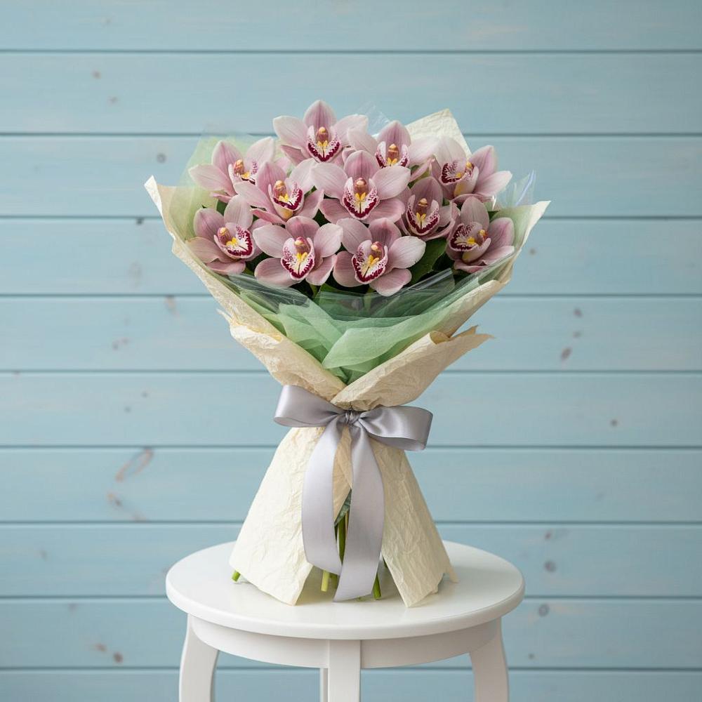 Букет 11 орхидей в Первомайской Букет цветов из: Орхидеи и Розы в Первомайской