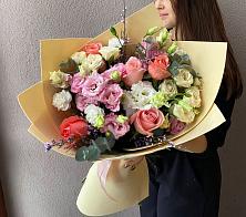 Букет цветов из:  Розы, Лизиантусы и Гвоздики #REPLACE_PRED# Первомайской