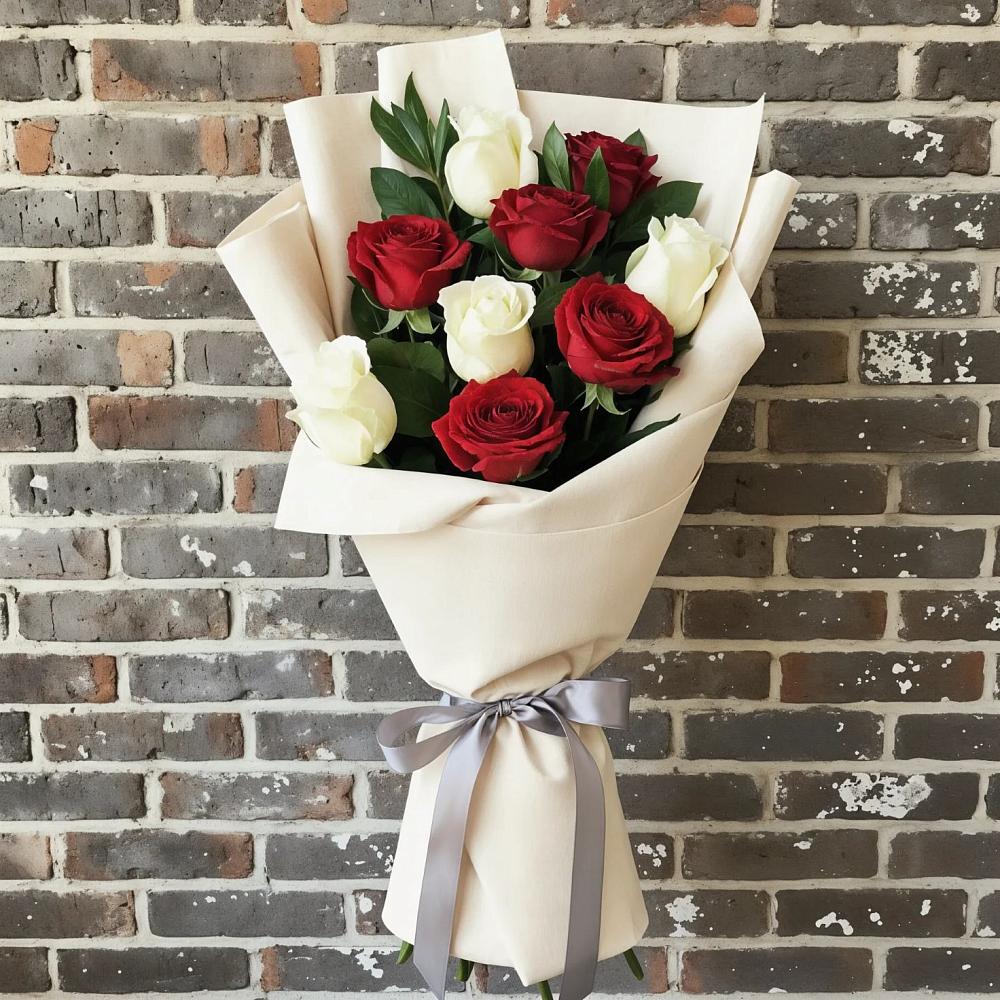 Букет красно-белые розы в Первомайской Букет цветов из: Розы в Первомайской