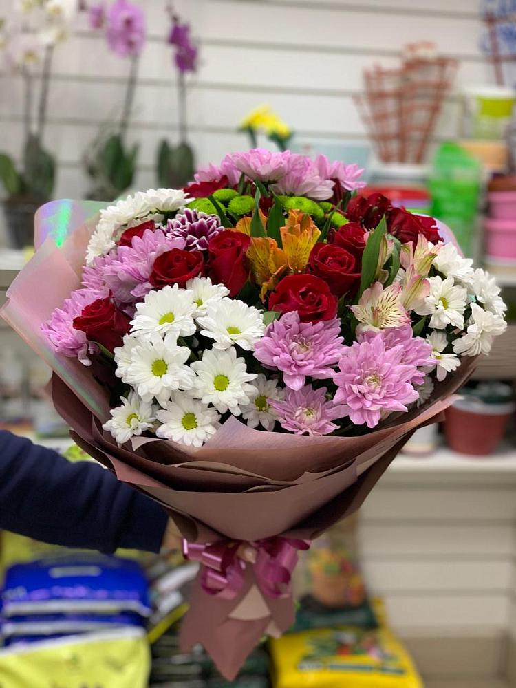 Букет салют цветов в Первомайской Букет цветов из: Розы, Хризантемы и Альстромерии в Первомайской