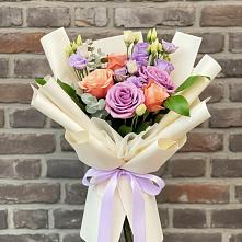 Букет цветочные ноты #REPLACE_PRED# Первомайской Букет цветов из:  Лизиантусы и Розы #REPLACE_PRED# Первомайской