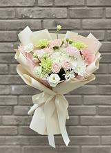 Букет Трепет мечты в Первомайской Букет цветов из:  Гвоздики, Розы, Лизиантусы и Хризантемы в Первомайской