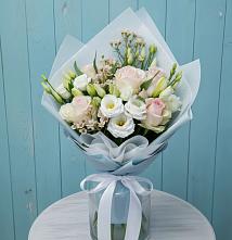 Букет очаровательный аромат в Первомайской Букет цветов из:  Розы и Лизиантусы в Первомайской