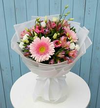 Букет прохладный бриз #REPLACE_PRED# Первомайской Букет цветов из:  Герберы, Альстромерии и Лизиантусы #REPLACE_PRED# Первомайской