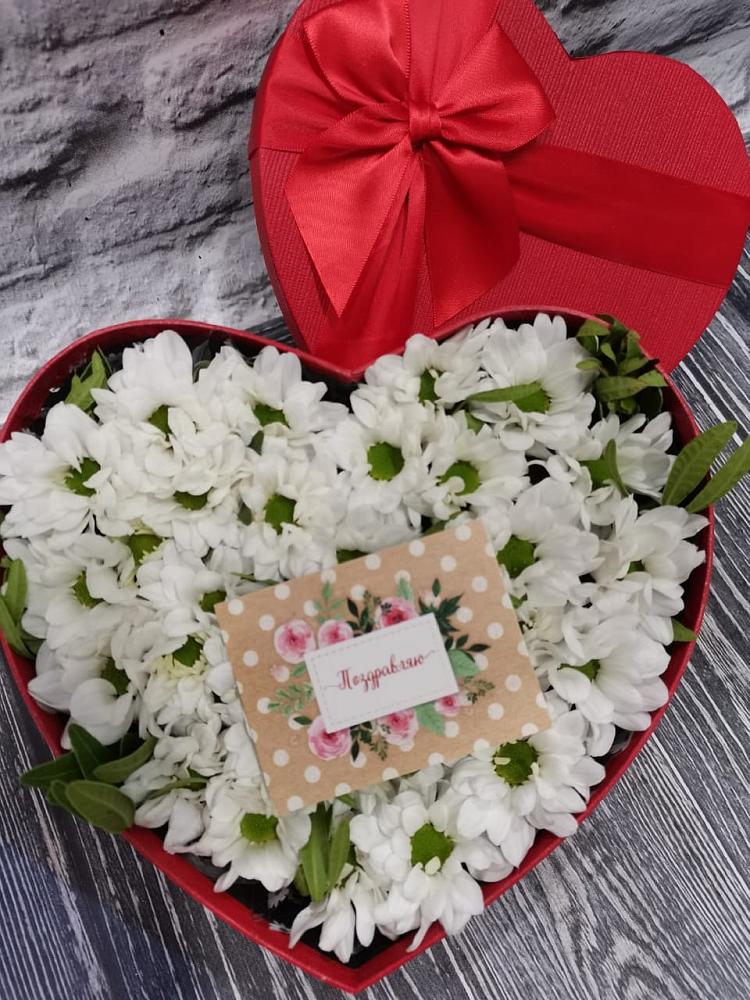 Композиция сплетение судьбы в Первомайской Цветочная композиция из Хризантемы в виде сердца в Первомайской