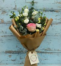 Букет нежный привет в Первомайской Букет цветов из:  Розы и Лизиантусы в Первомайской