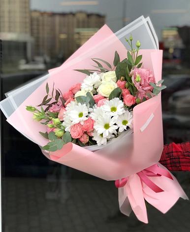 Букет цветов из: Розы, Лизиантусы и Хризантемы в Первомайской