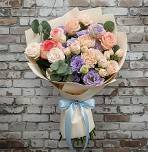 Букет Феерия в Первомайской Букет цветов из:  Розы, Лизиантусы и Гвоздики в Первомайской