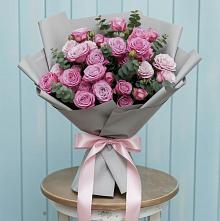 Композиция Яркий комплимент #REPLACE_PRED# Первомайской Букет цветов из:  Розы #REPLACE_PRED# Первомайской